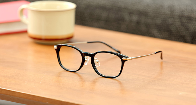 黒縁メガネの上手な選び方｜なりたい雰囲気別 おすすめアイテム｜眼鏡市場（メガネ・めがね）