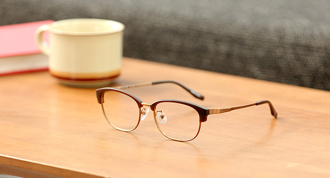 メガネの定番 ウェリントン 人気の秘密や着用シーンごとの印象を解説 眼鏡市場 メガネ めがね