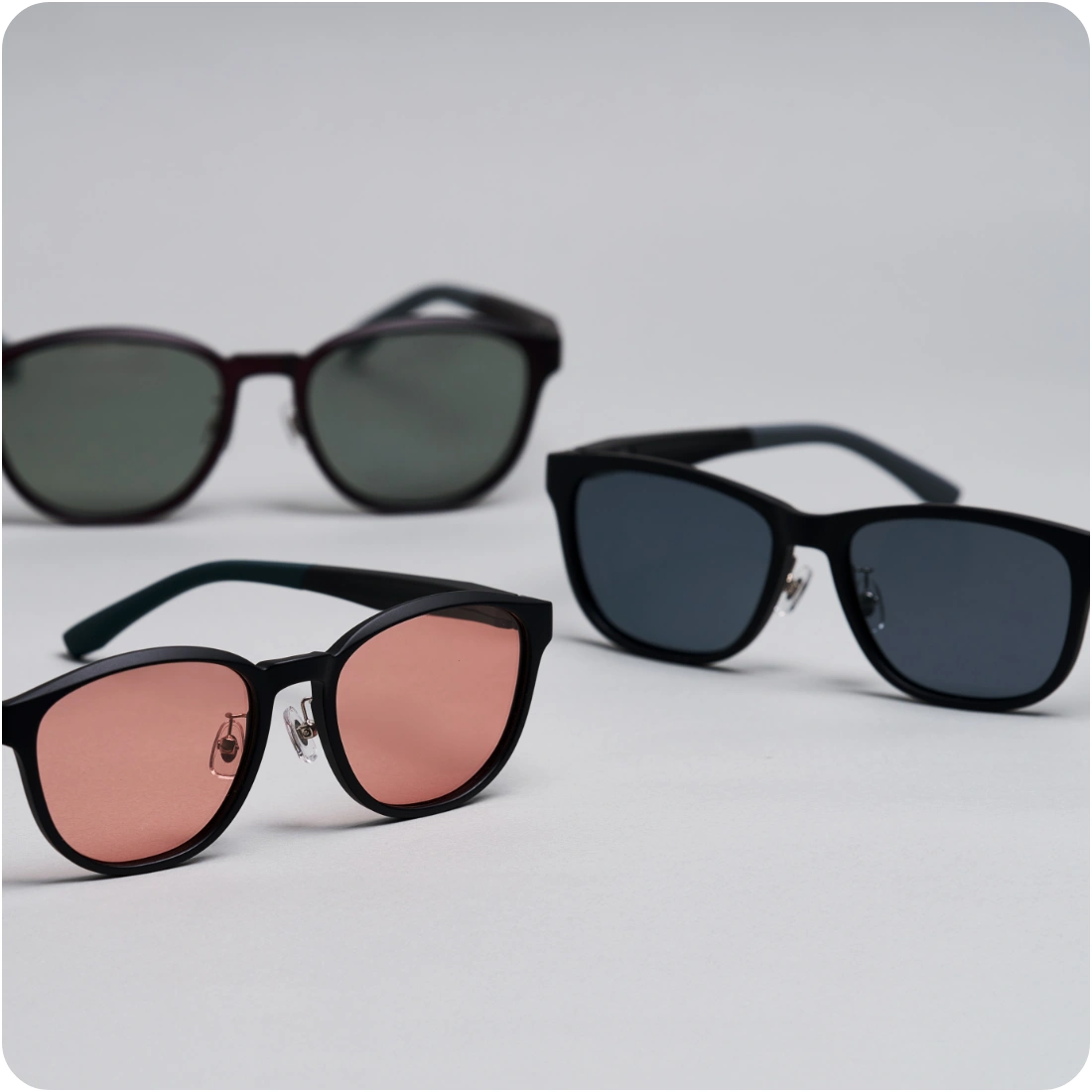 Any HIKEのサングラスが3つレイアウトされたイメージ画像