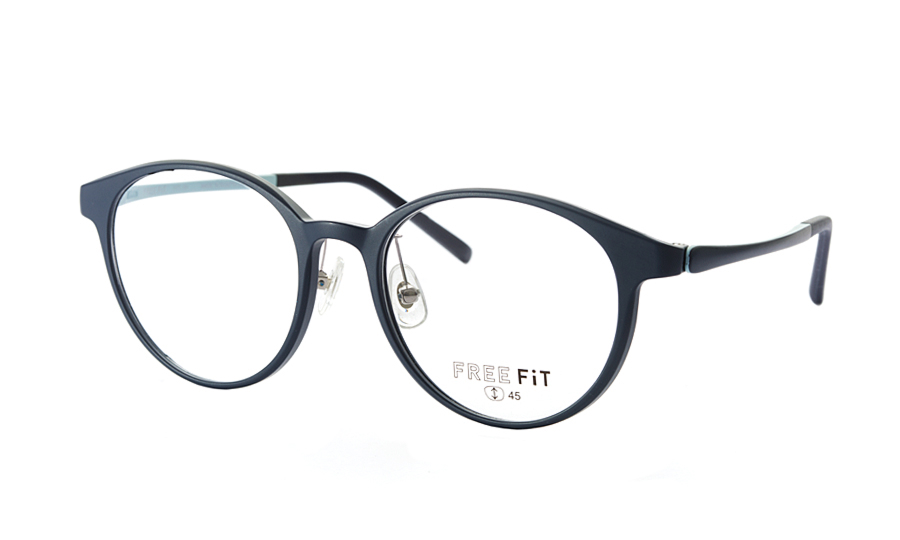写真：FREE FiT  FFT-101 NVMを斜め前方の角度から撮影した様子。